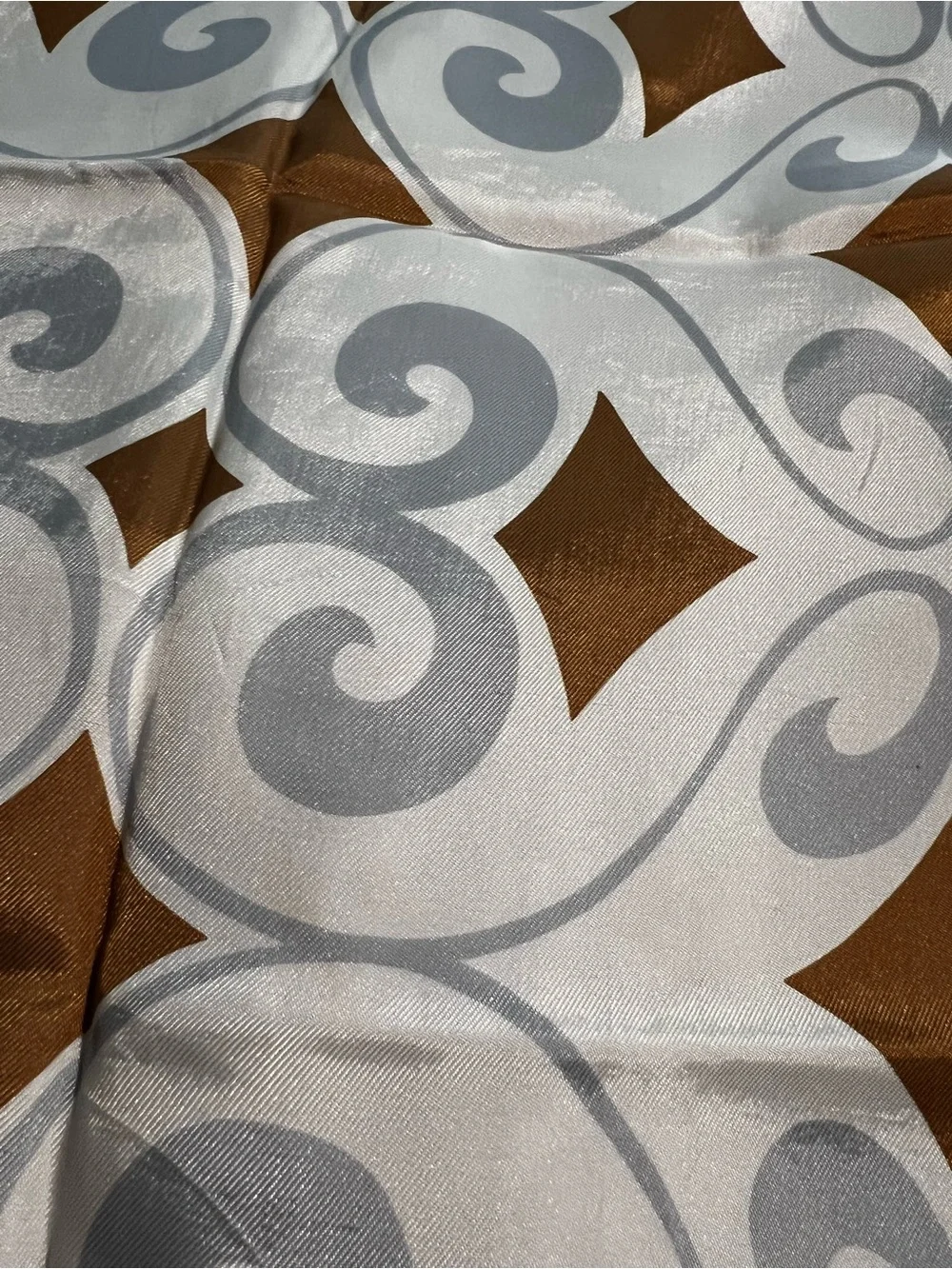 Women's Geometric Silk-Feel Scarf in White and Brown